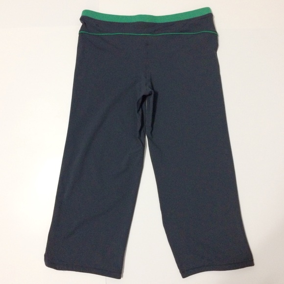 NIKE Fit-Dry Capri Leggings | Grey | Size Medium - Picture 4 of 12